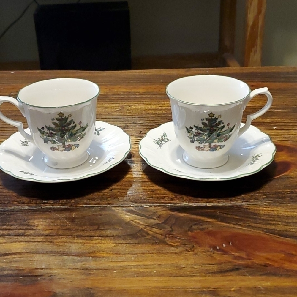 Nikko Happy Holidays Cups and Saucers (2)